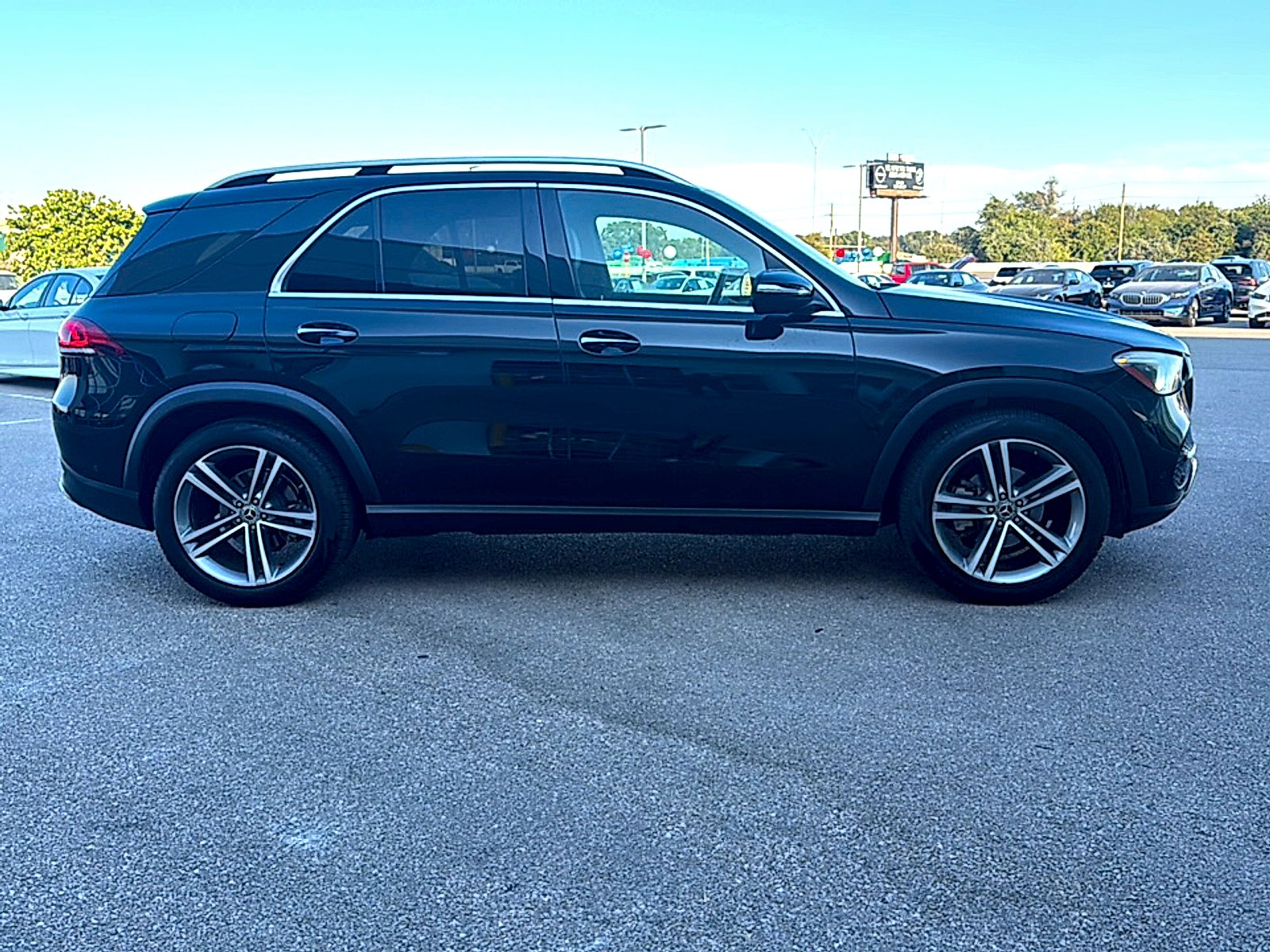 Used 2022 Obsidian Black Metallic Mercedes-Benz 4MATIC® image 5
