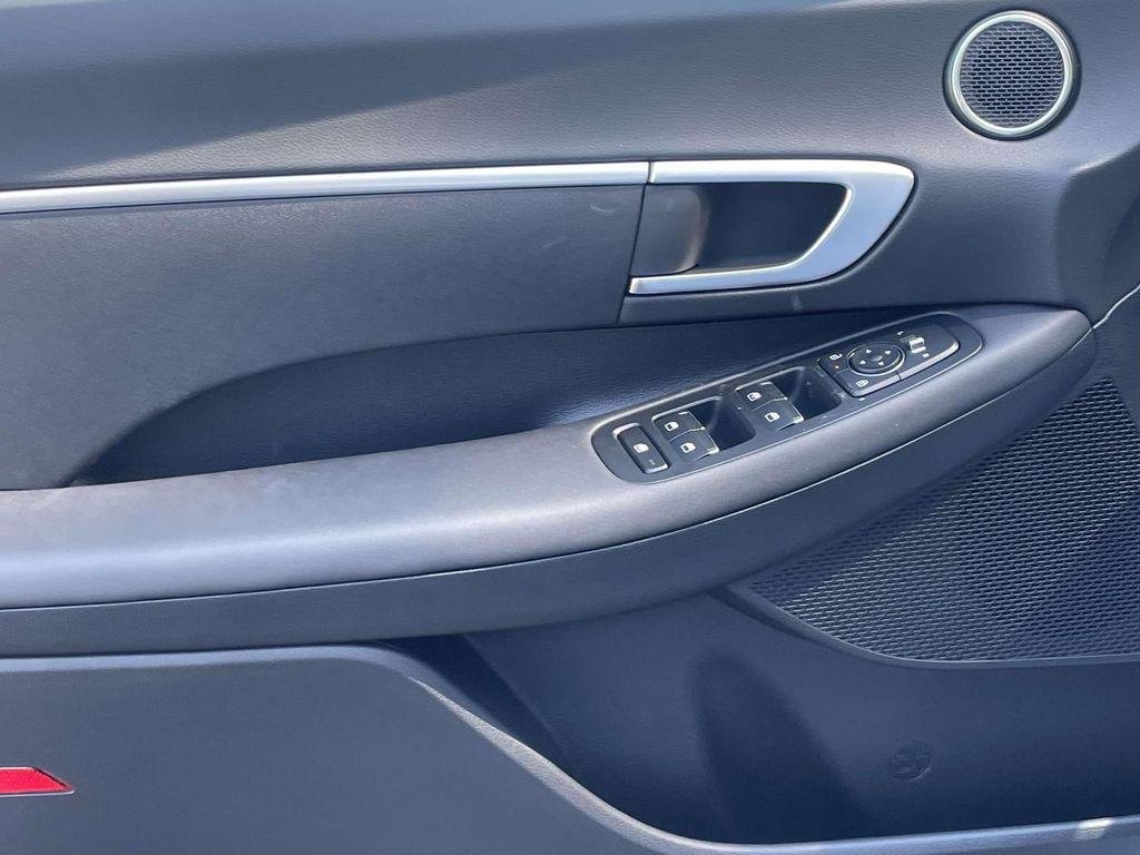 New 2026 White Hyundai SE image 13