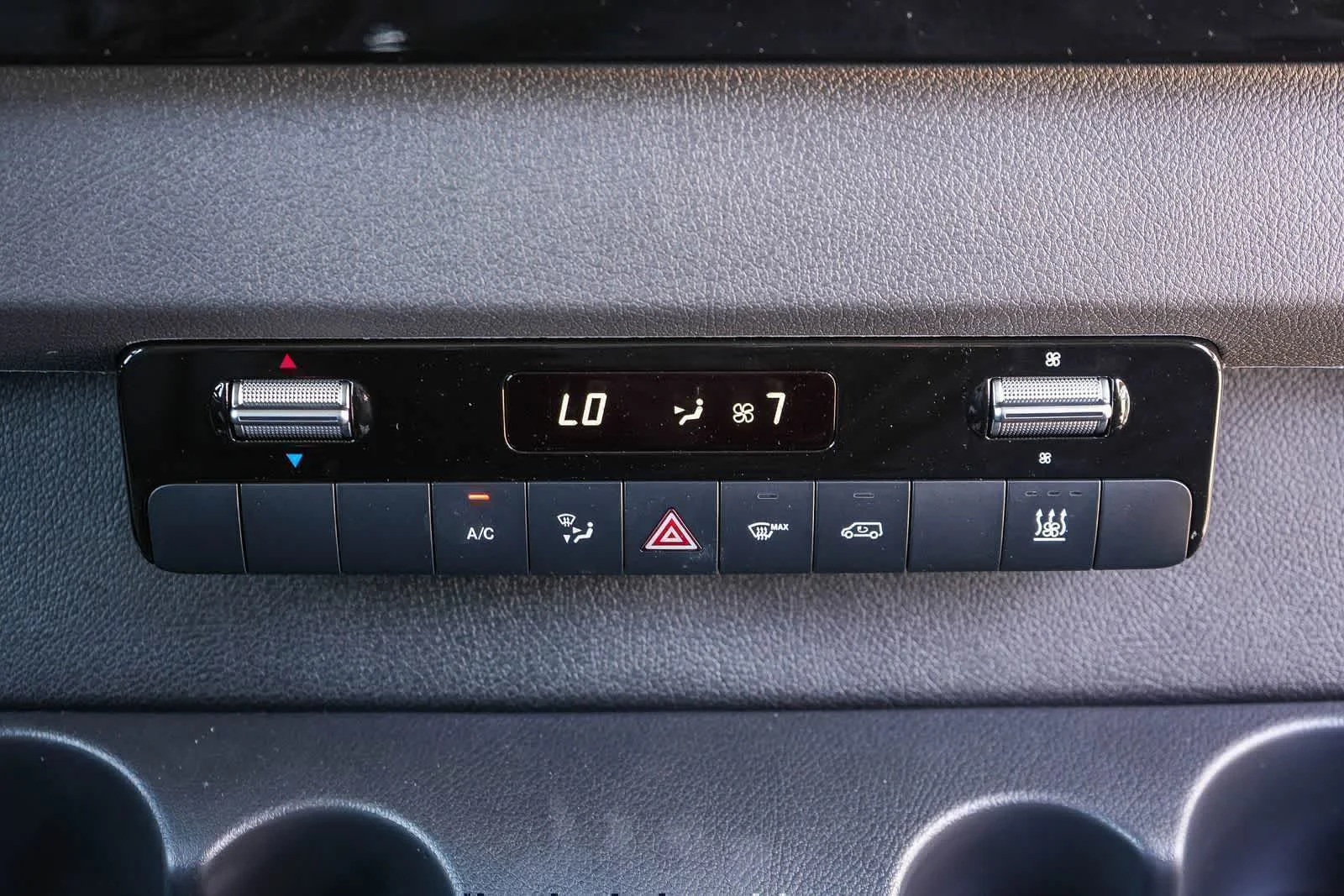 New 2025 Arctic+White Mercedes-Benz Cargo 170WB High Roof 113kw Battery RWD SO Motor image 18