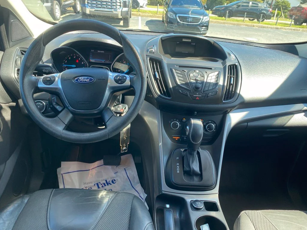 Used 2016 Silver Ford SE image 9