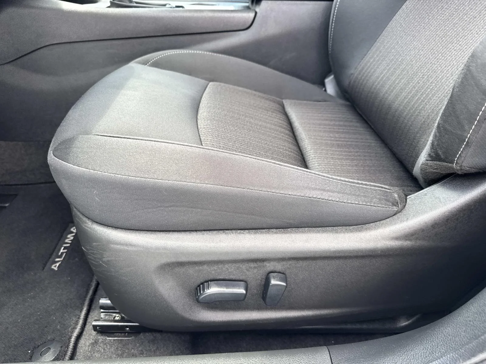 2025 Nissan Altima SV - Photo 17
