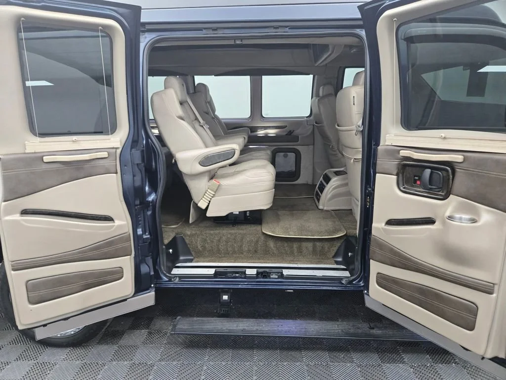 2023 GMC Savana Cargo Work Van - Photo 30