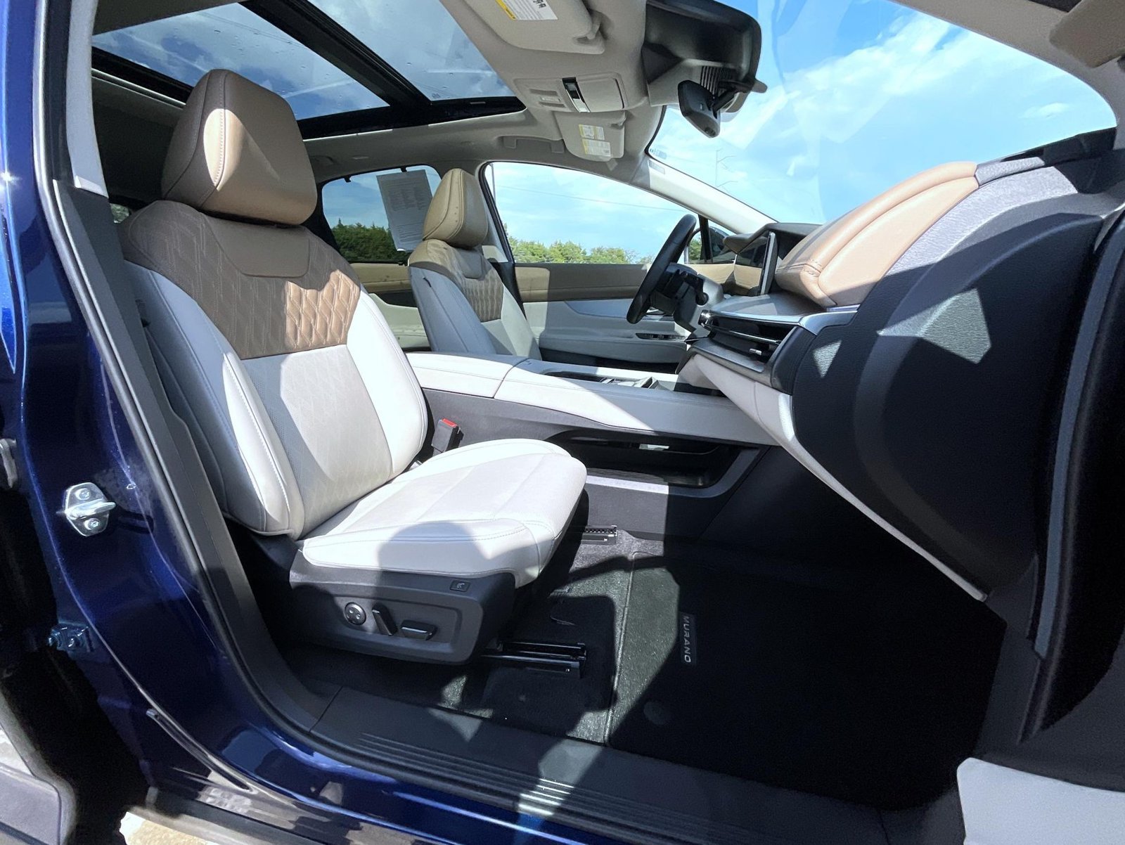 Used 2025 Blue Nissan Platinum image 16