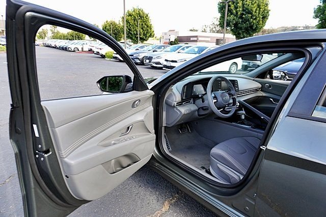 Used 2026 Gray Hyundai SEL Sport image 36