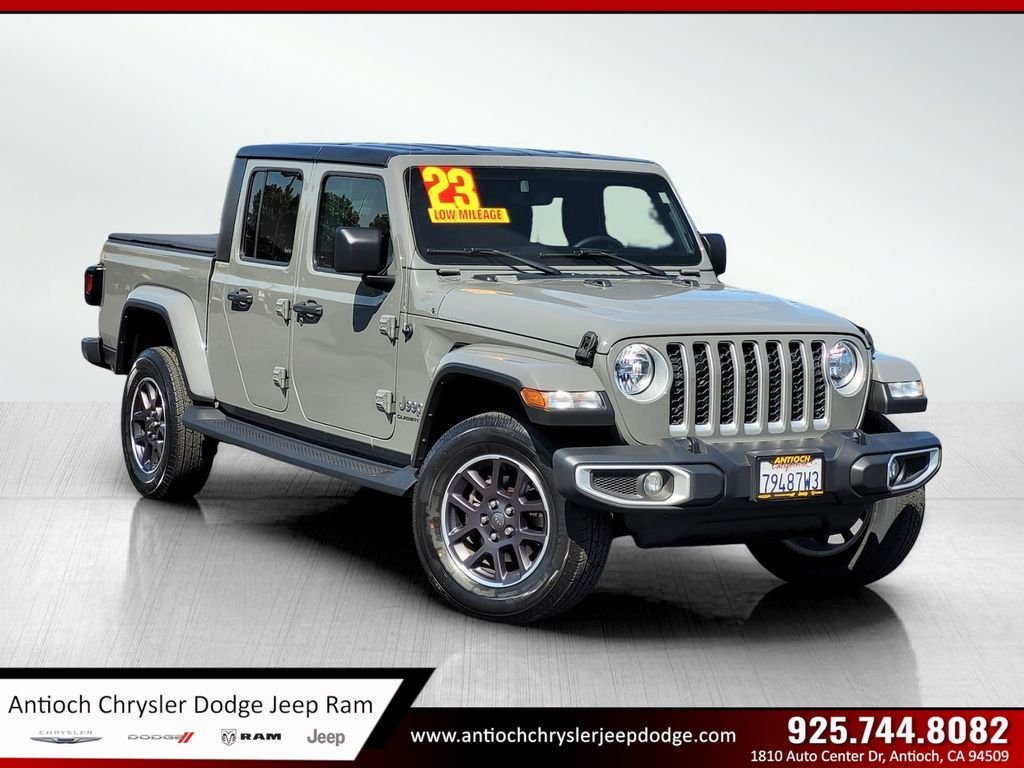 2023 Jeep Gladiator Overland's photo