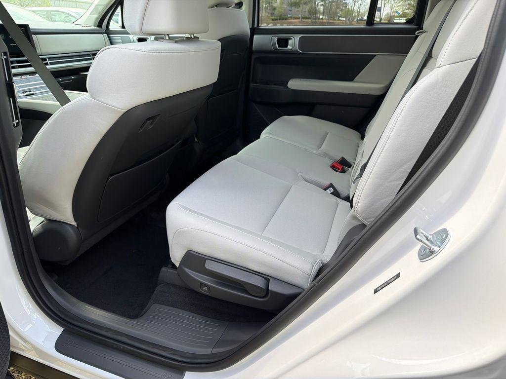New 2026 White Hyundai SE FWD image 21