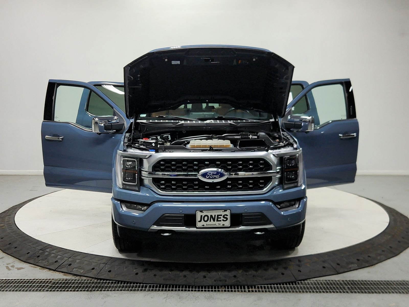 Used 2023 Azure / Gray Metallic Ford Platinum image 11