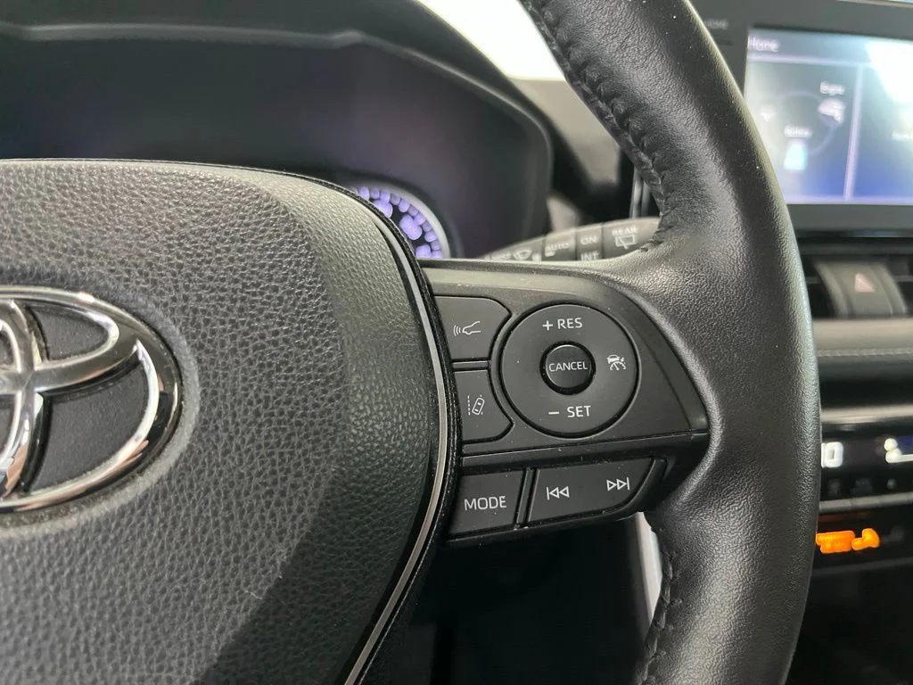Used 2021  Toyota XLE image 7