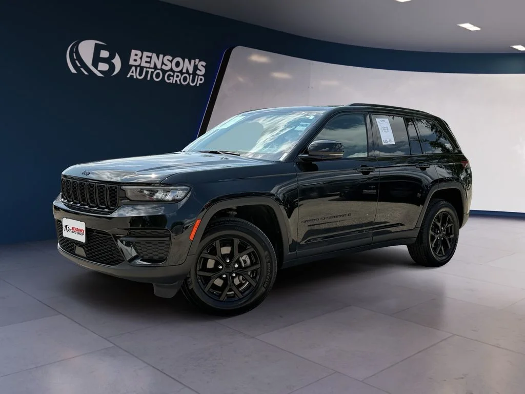 Used 2024 Black Jeep Altitude X image 1