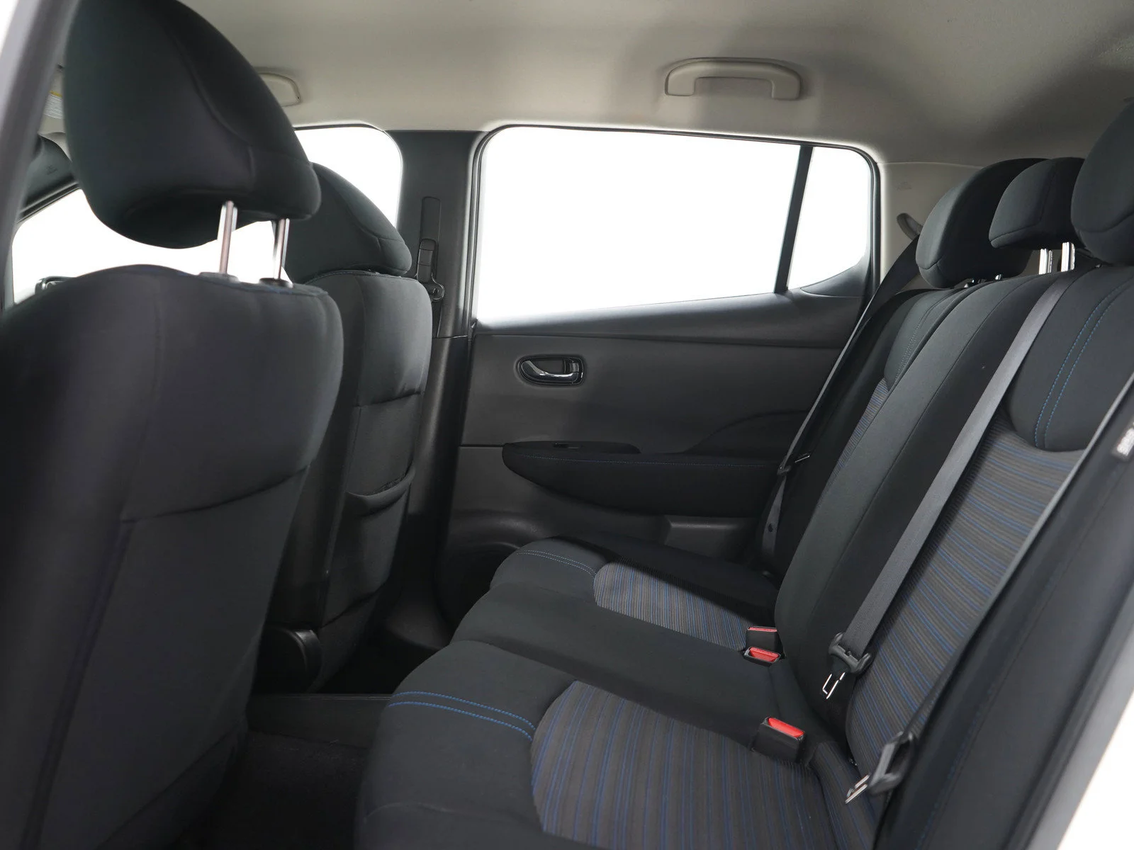 Used 2022 Pearl White Nissan SV Plus image 18