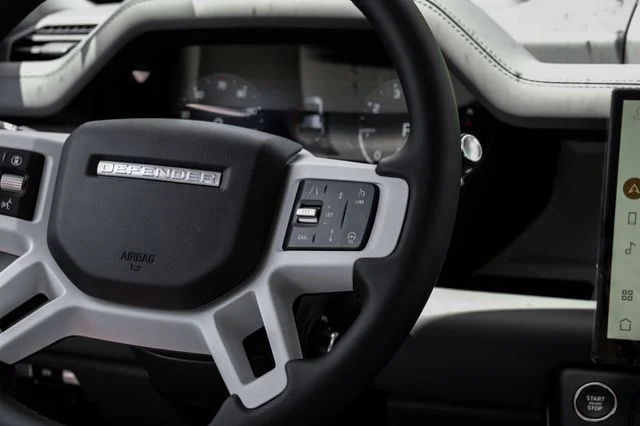 New 2026 Tasman Blue Land Rover X-Dynamic SE image 23