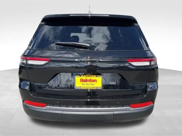 New 2026 Diamond Black Crystal Pearl-Coat Exterior Paint Jeep Limited image 6