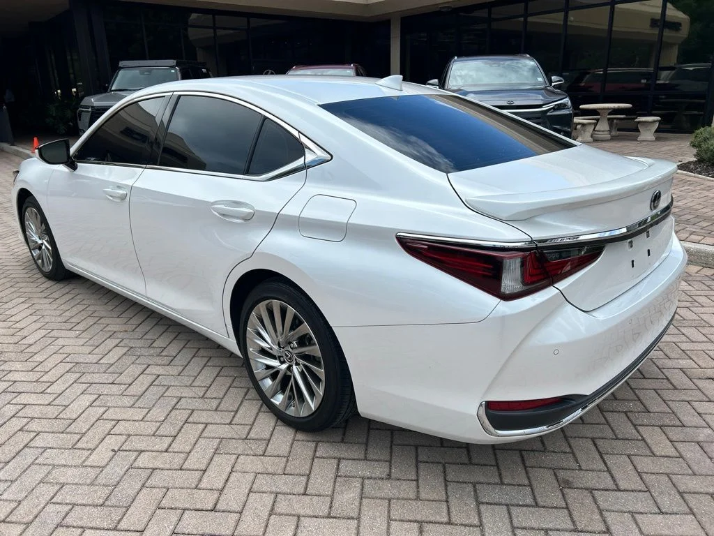 Certified Used 2022 EMINENT WHITE PEARL Lexus 300h Ultra Luxury image 5