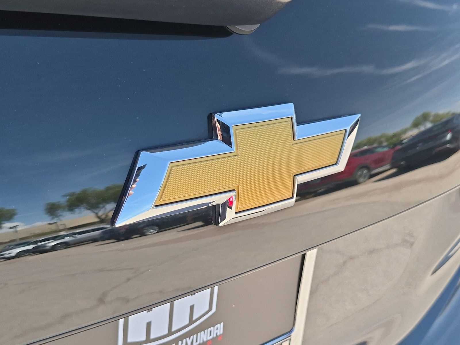 Used 2020 Nightfall Gray Metallic Chevrolet Premier image 11