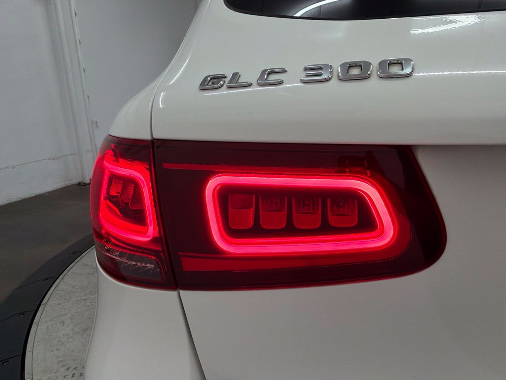 Used 2020 White Mercedes-Benz GLC 300 image 10