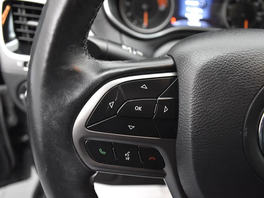 Used 2019 Black Jeep Limited image 9