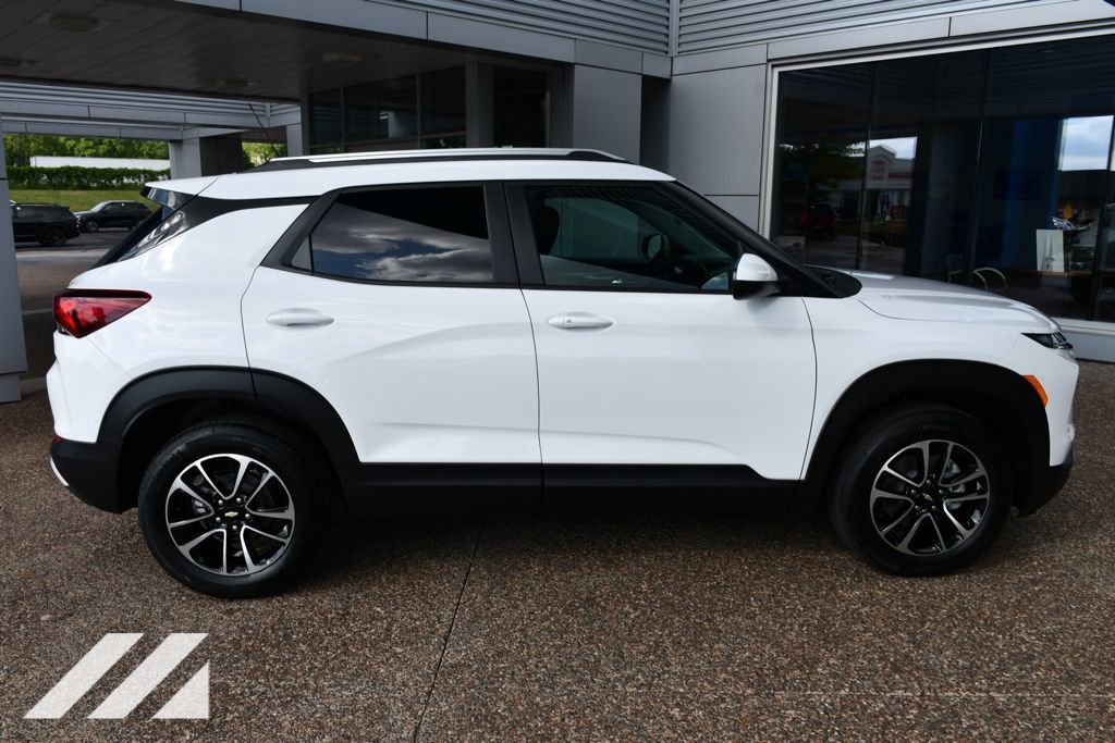 New 2026 Summit White Chevrolet LT image 9