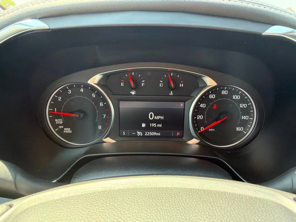 Used 2025 White Chevrolet LT image 11