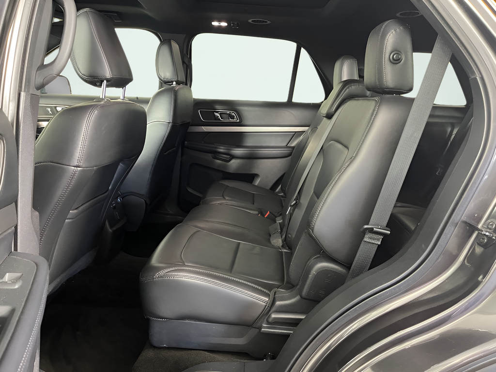 Used 2018 Magnetic Metallic Ford XLT image 12