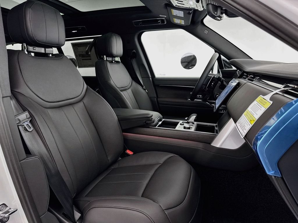 New 2027 Fuji White Land Rover SE image 30