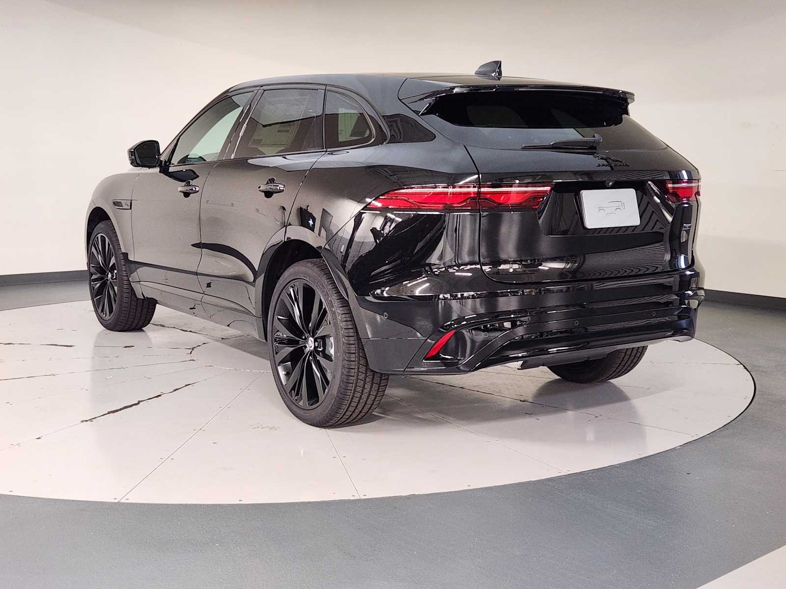 2026 Jaguar F-Pace R-Dynamic S - Photo 6