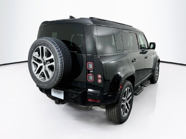 New 2026 Black Land Rover X-Dynamic SE image 5