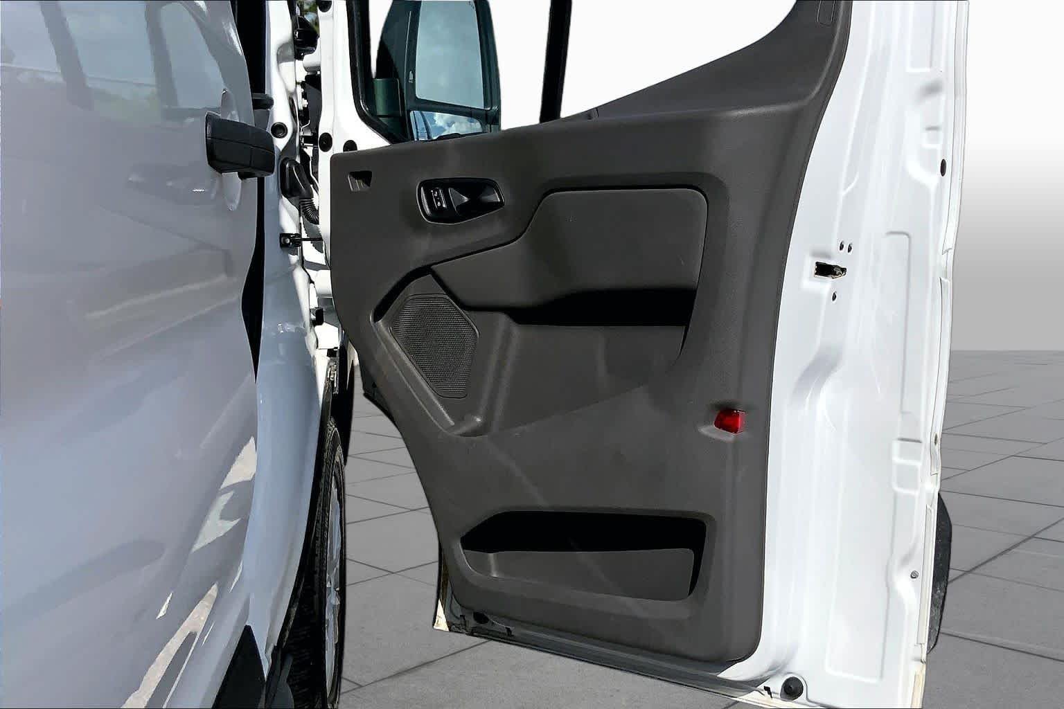 Used 2025 Oxford White Ford XLT image 21