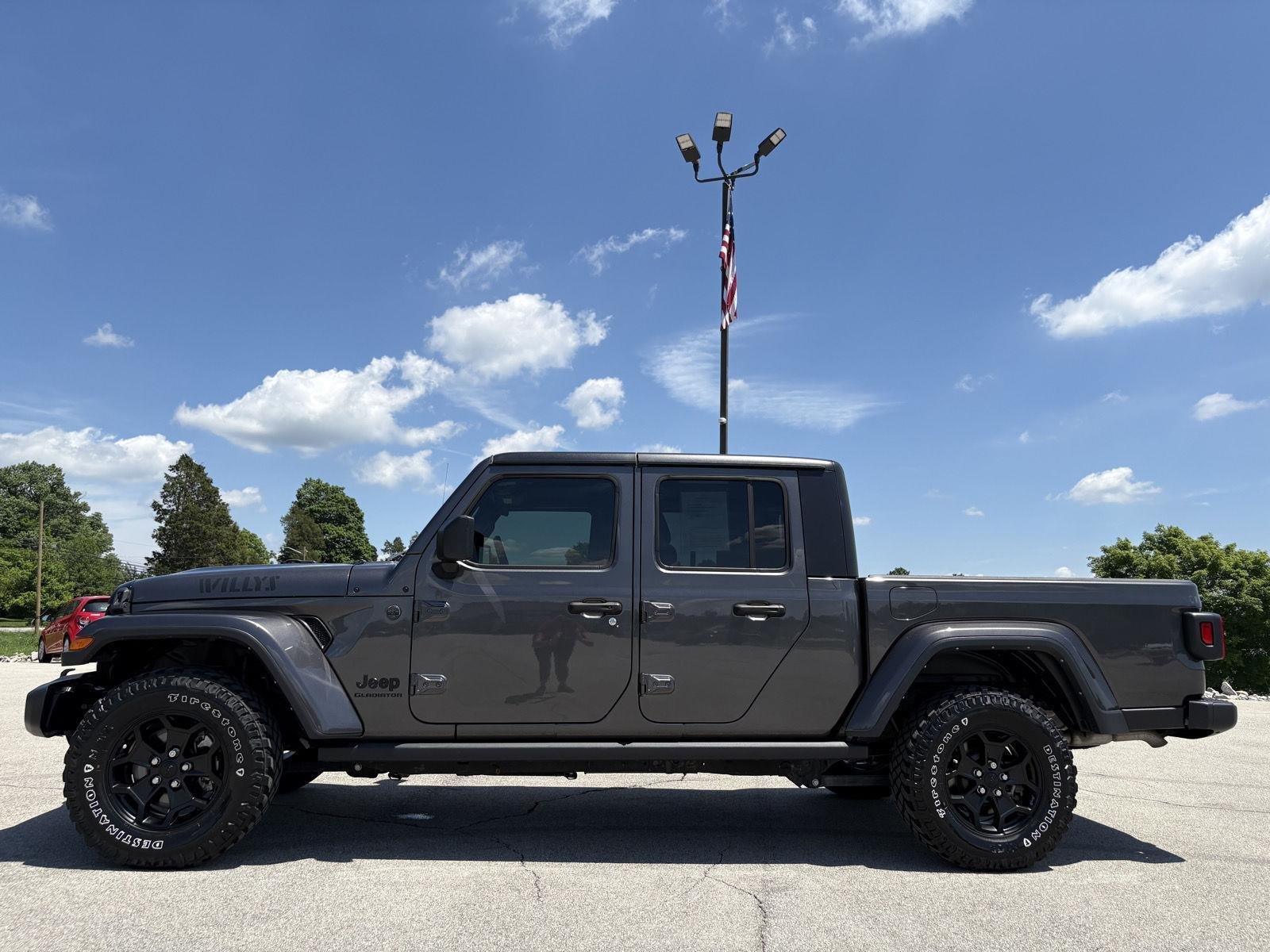Used 2022 Granite Crystal Metallic Clearcoat Jeep Willys image 3