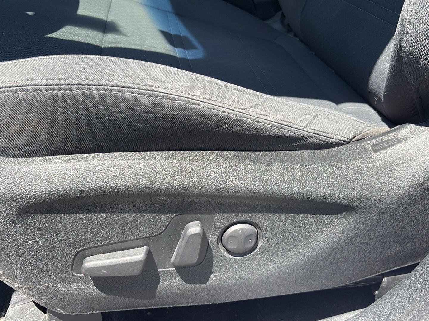 Used 2019 Snow White Pearl Kia S V6 image 7