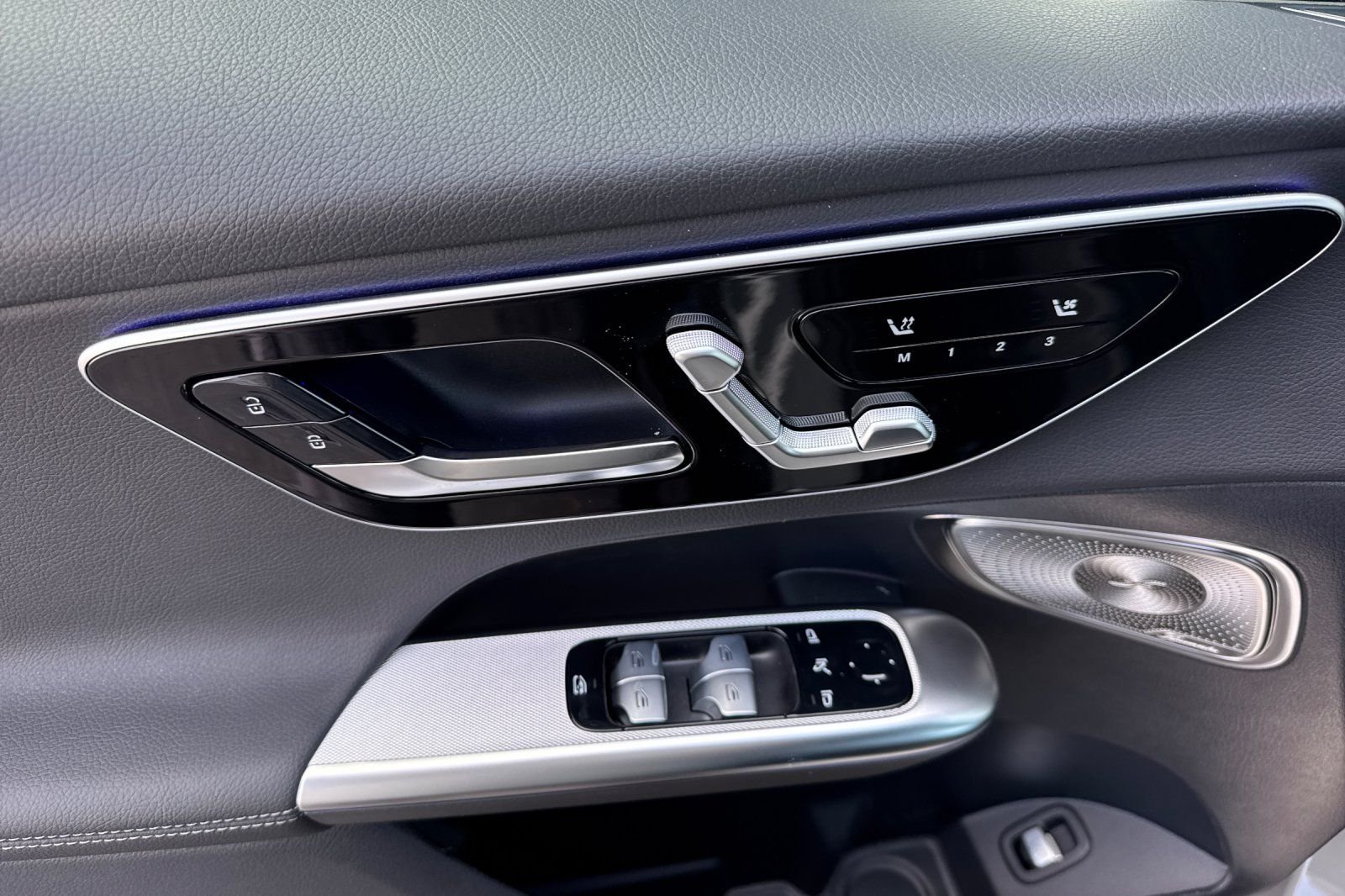 New 2026 MANUFAKTUR Alpine Grey Mercedes-Benz GLC 300 image 24