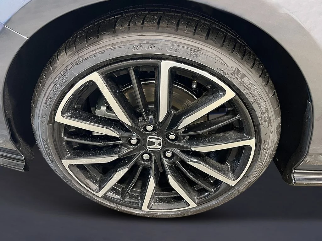 New 2026 Meteorite Gray Metallic Honda Touring image 11