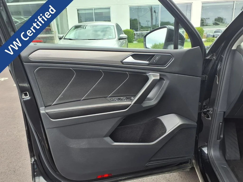 Certified Used 2023 Deep Black Volkswagen 2.0T SE 4-Motion image 10