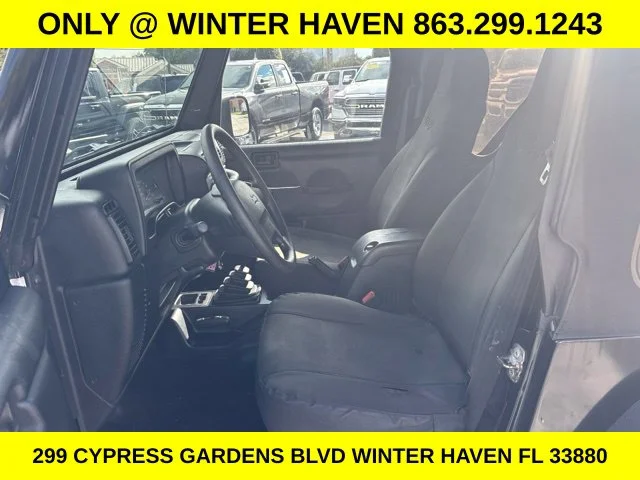 Used 2004 Black Jeep X image 9