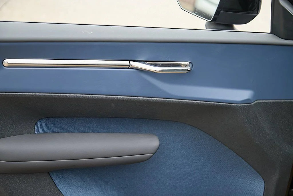 New 2026 Onyx Black Volvo Plus image 8