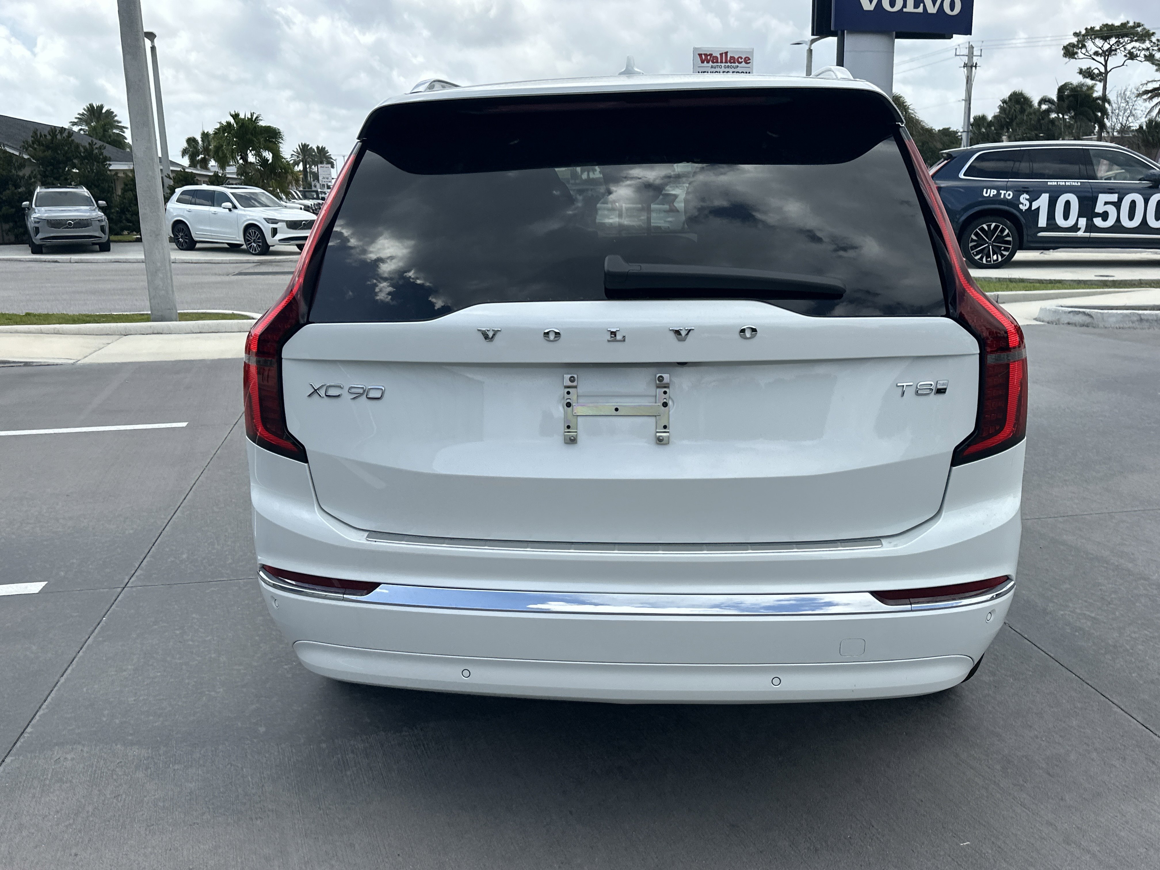 New 2026 Crystal White Volvo Ultra image 8