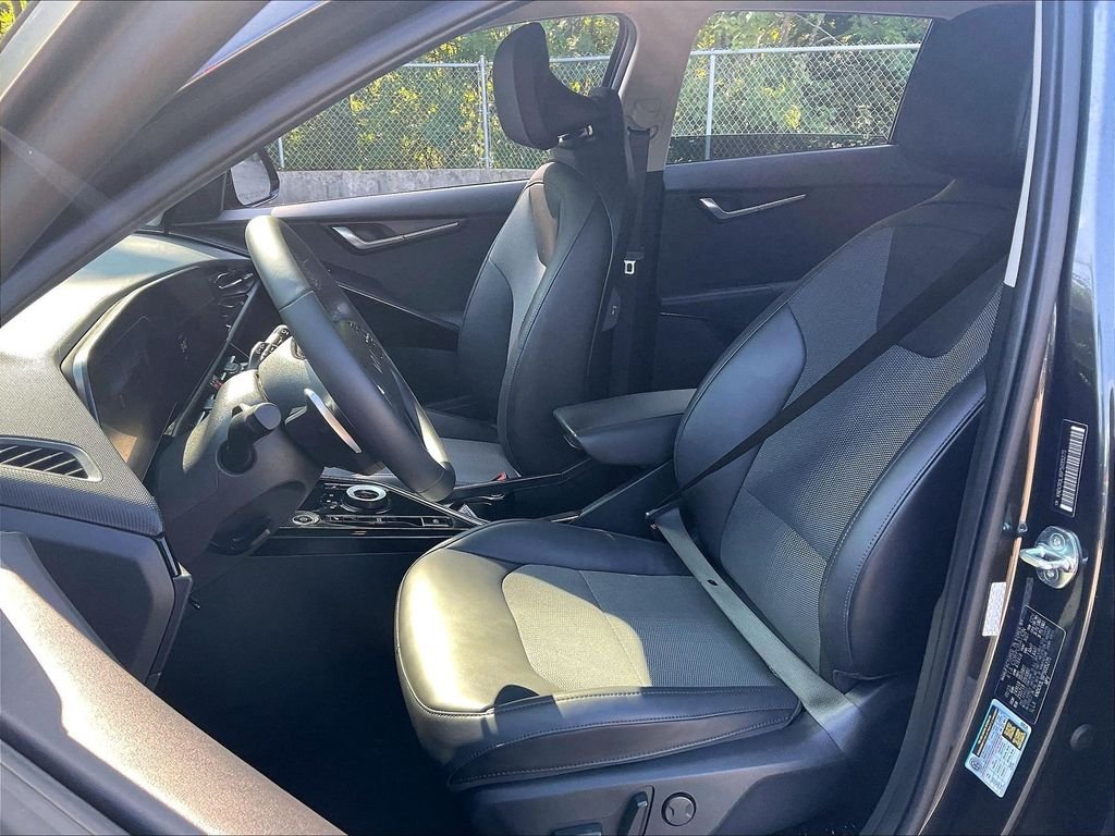 Used 2023 Gray Kia Wind image 10