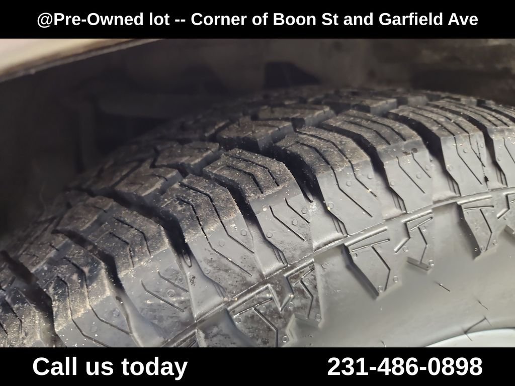 Used 2004  Toyota Base image 11