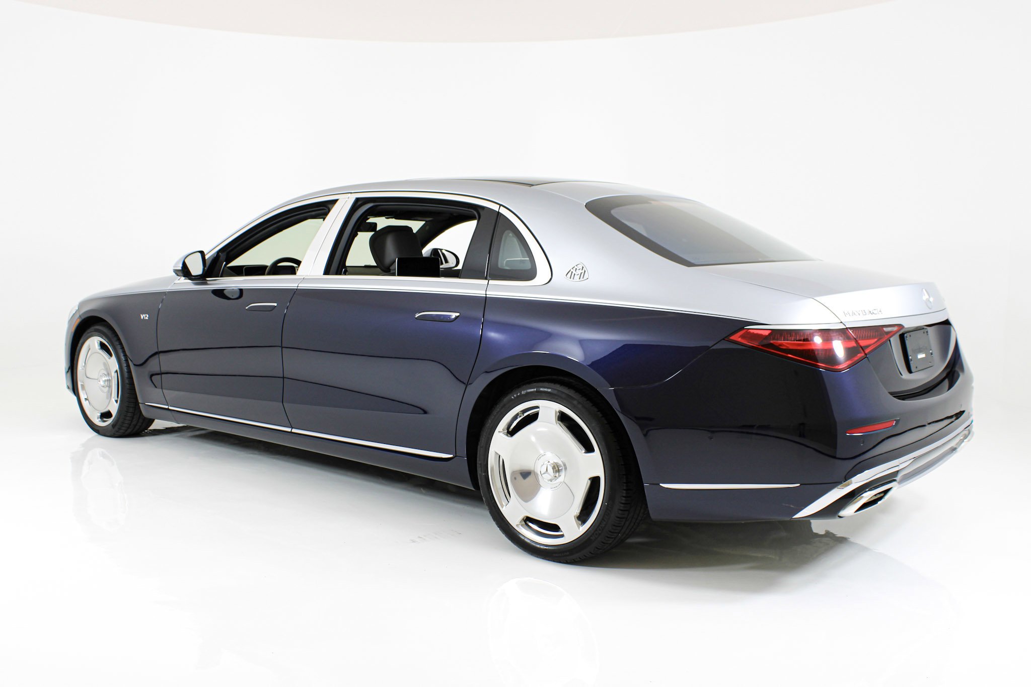 Used 2024 Blue Mercedes-Benz Maybach S 680 image 4