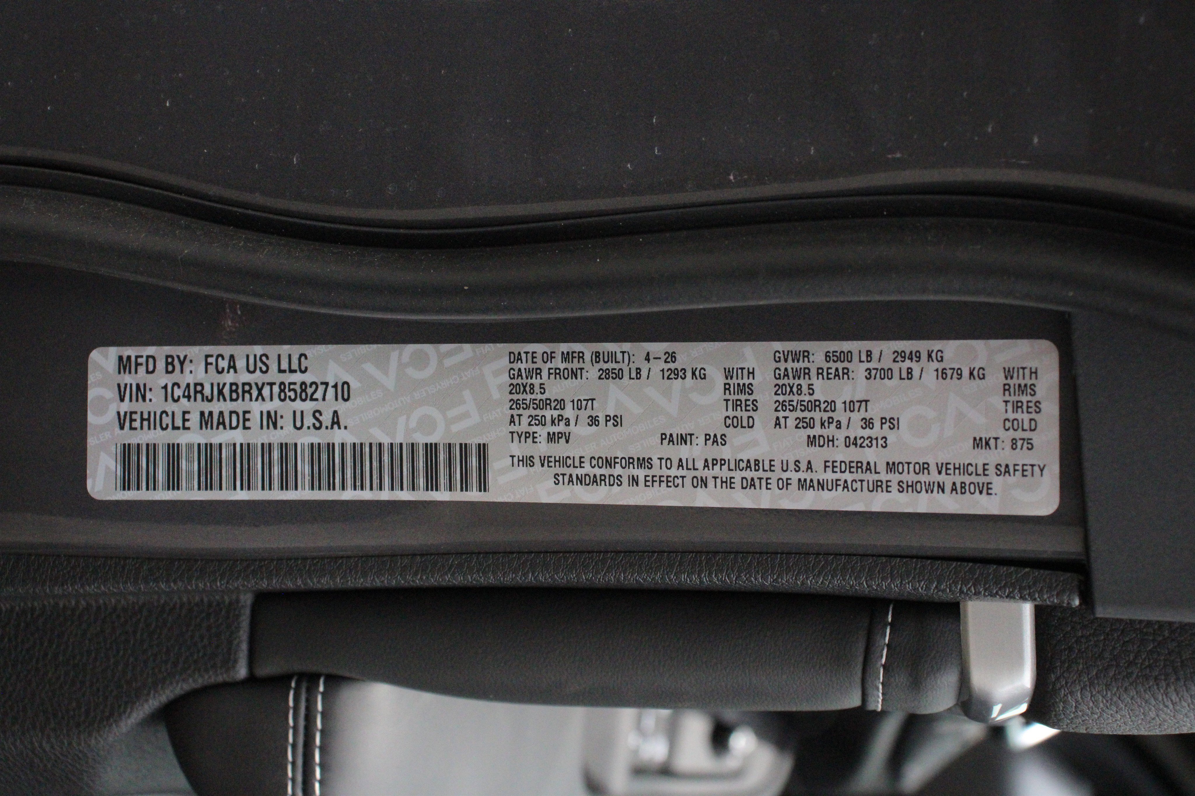 New 2026 Baltic Gray Metallic Clear-Coat Exterior Paint Jeep Limited Reserve image 46