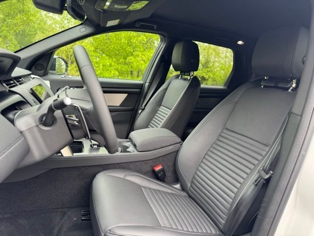 New 2026 Fuji White LAND ROVER Landmark Edition image 11