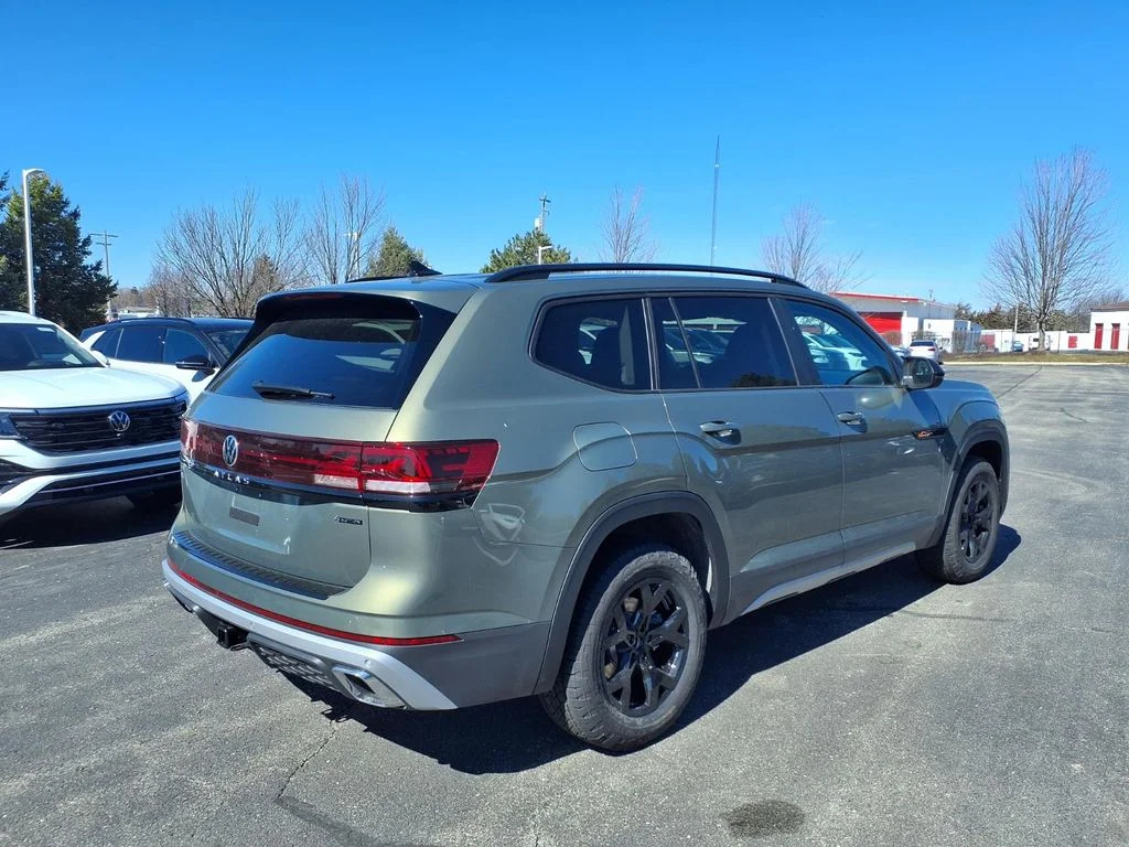 New 2026 Avocado Green Pearl Volkswagen 2.0T Peak Edition image 2