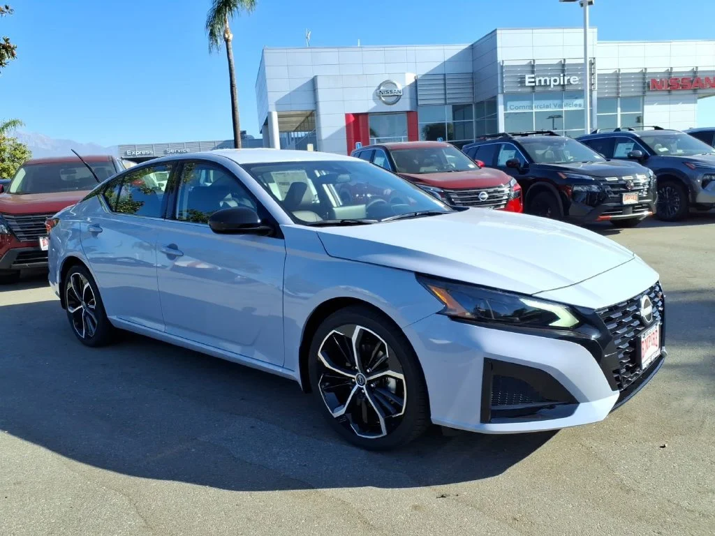 New 2026 Gray Sky Pearl Nissan SR image 3