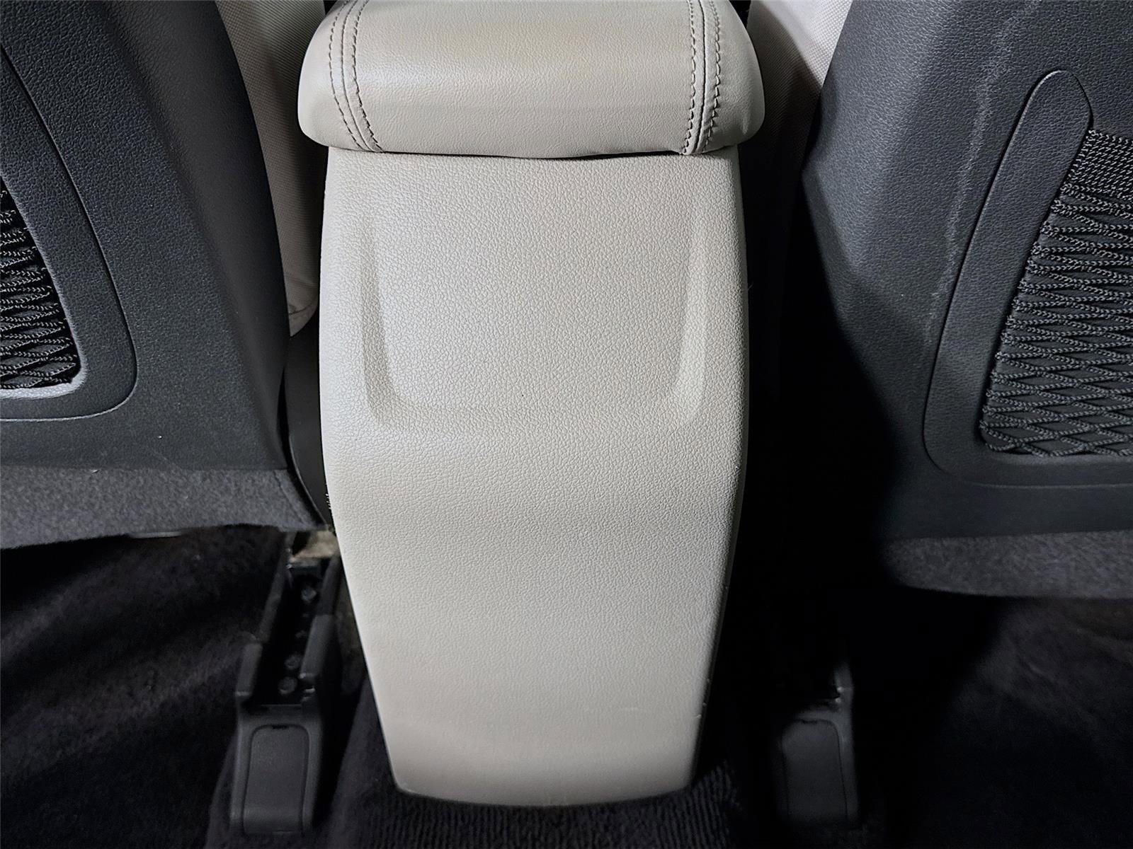 Used 2019 Black Noir Pearl Hyundai SE image 23