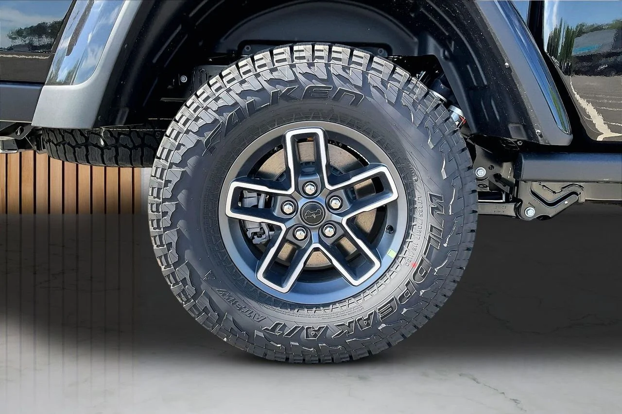 New 2026 Black Clear-Coat Exterior Paint Jeep Mojave image 29
