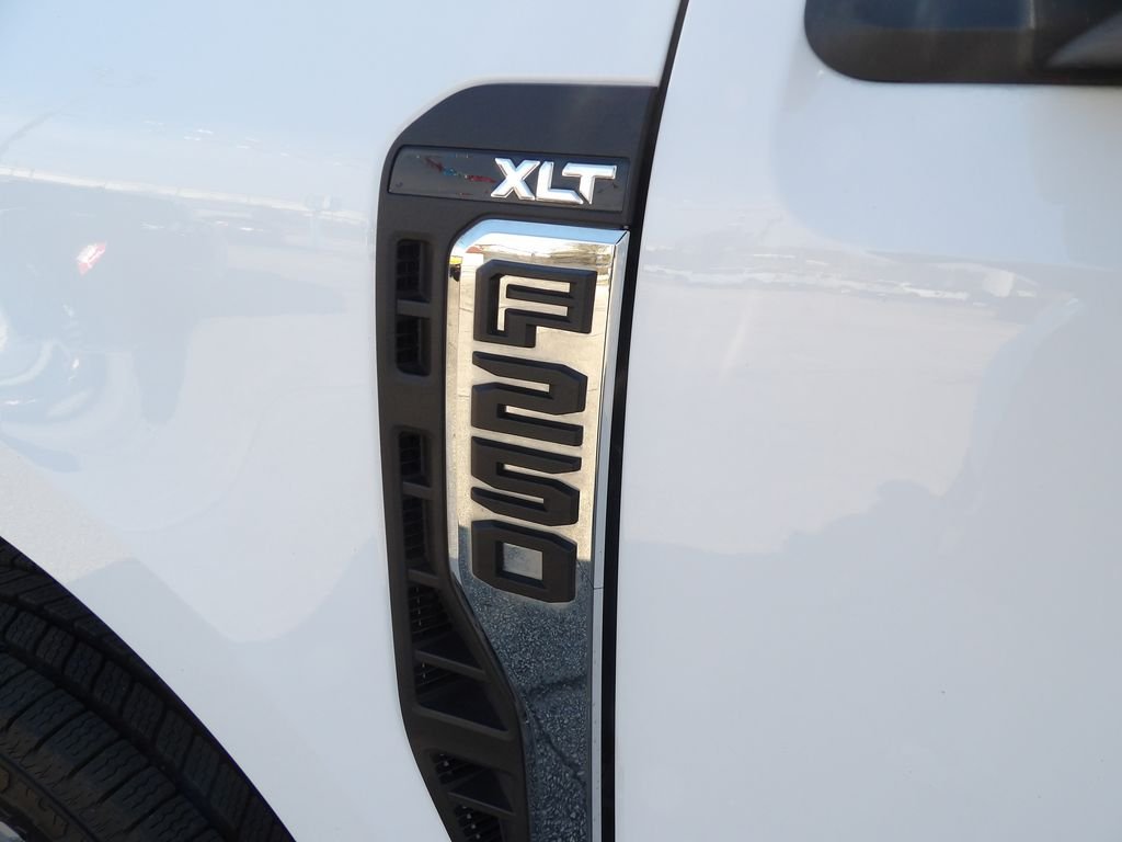 Used 2024 Oxford White Ford XLT image 13