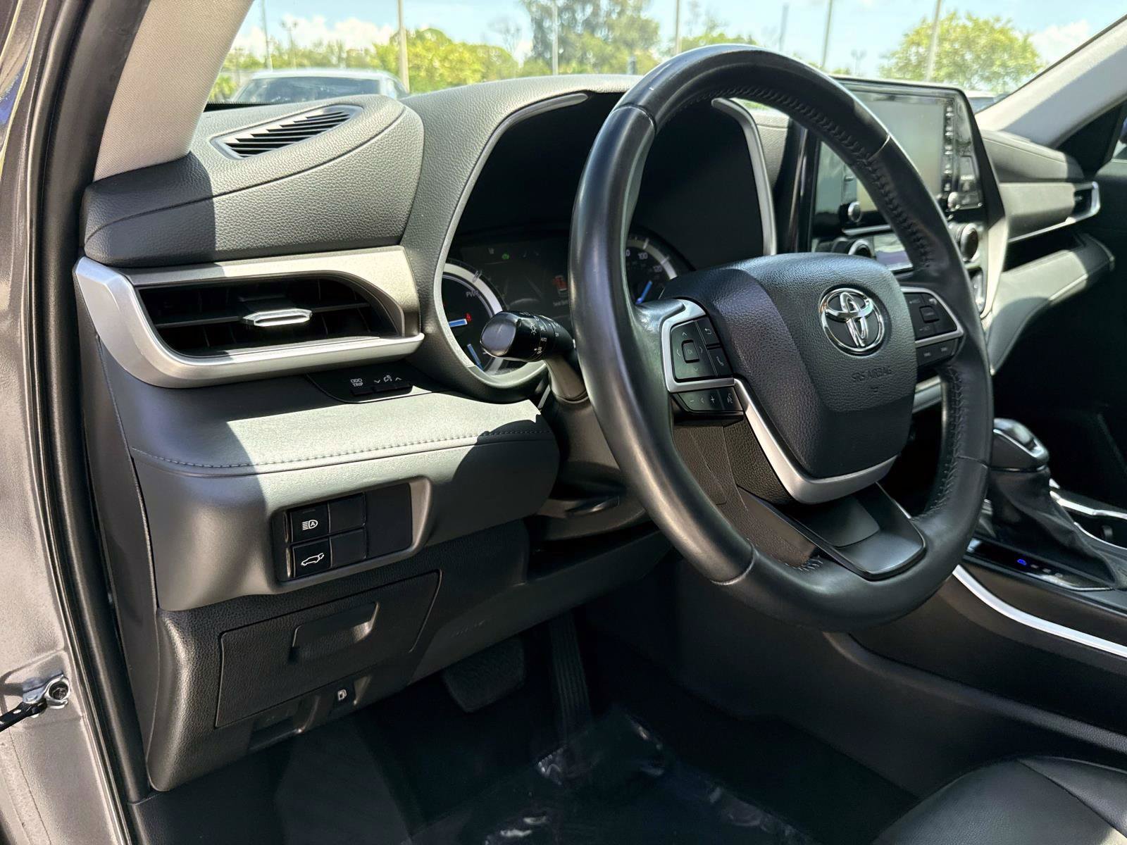 Used 2022 Magnetic Gray Metallic Toyota XLE image 20