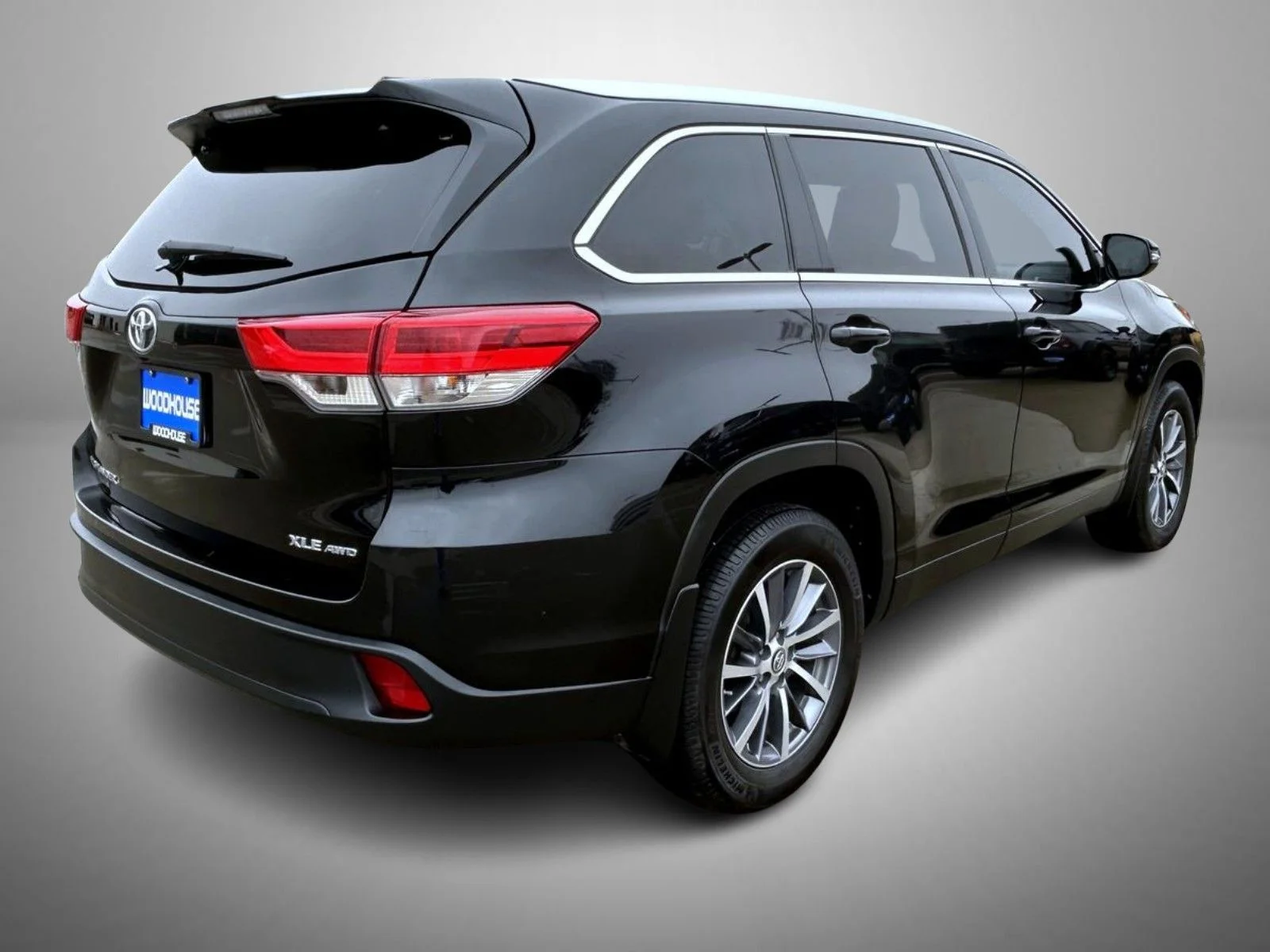Used 2019 Black Toyota XLE image 5