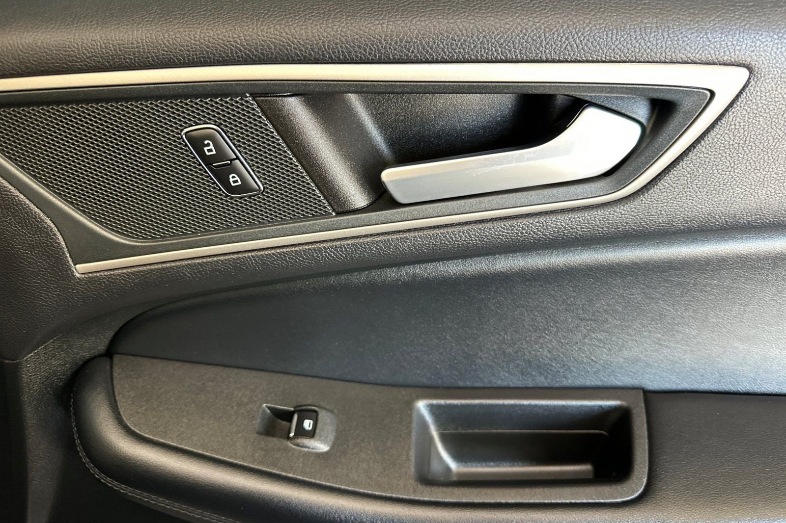 Used 2024 Gray Ford SEL image 18