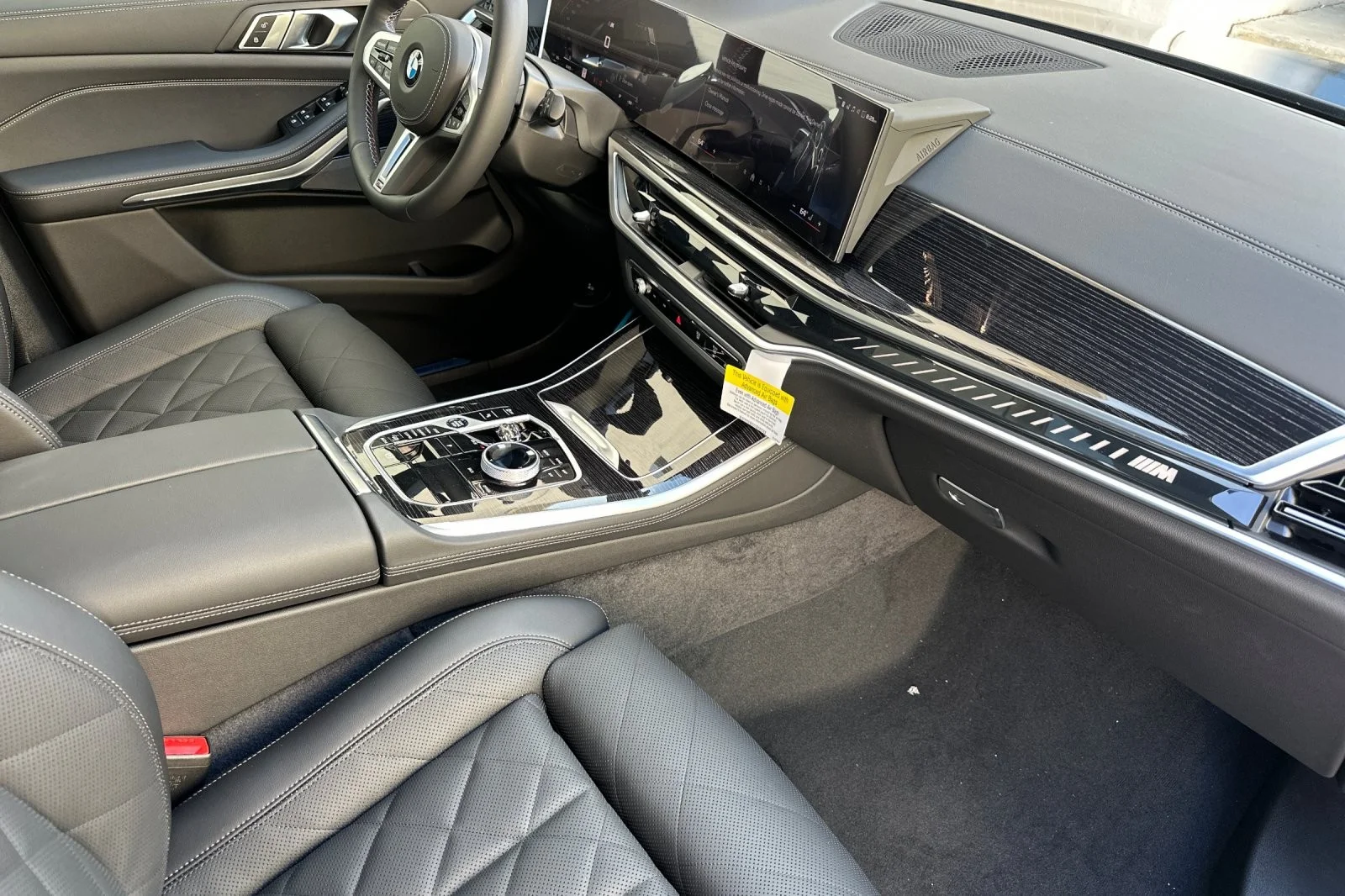 New 2026 Tanzanite Blue II Metallic BMW M60i image 15