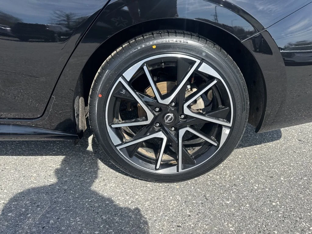 Used 2025 Black Nissan SR image 28